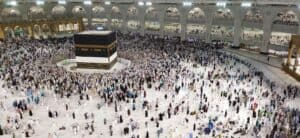 Musulmans pratiquant le raml pendant le tawaf
